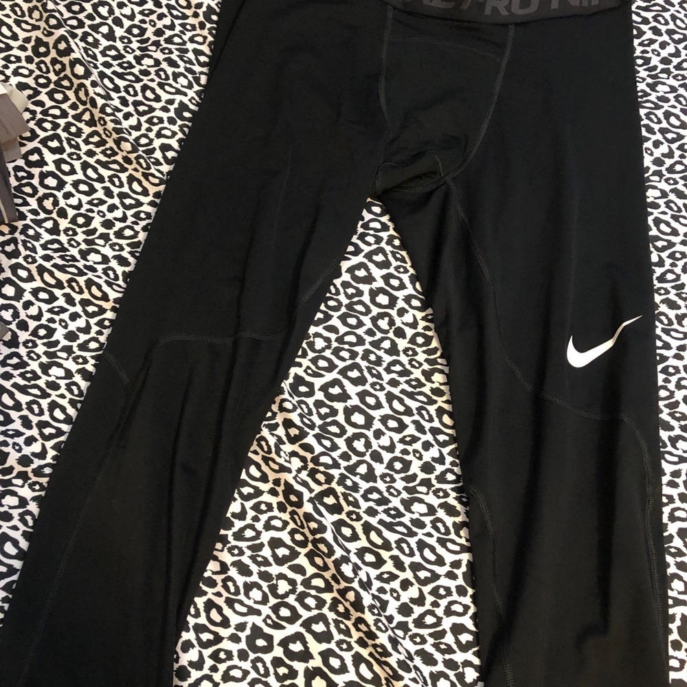 Nike Black and Gray Leggings for Everyday Comfort - Picture 2 of 2